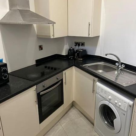 Modern 1 Bed Apartment In Salford Manchester Luaran gambar