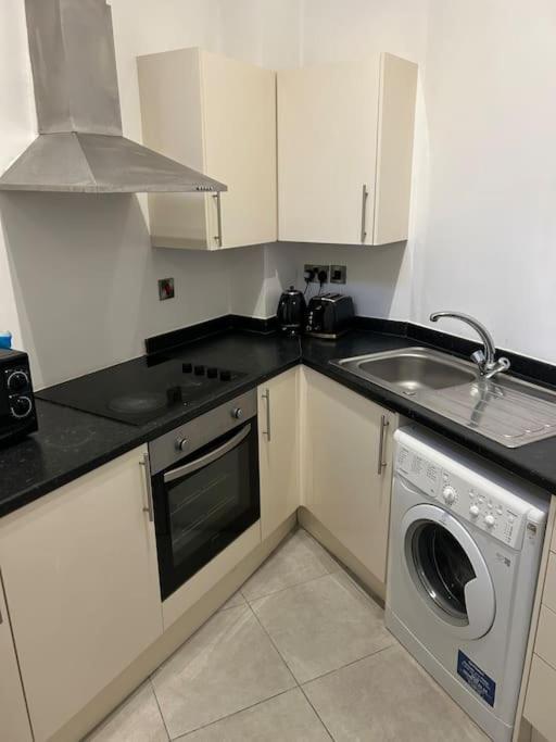 Modern 1 Bed Apartment In Salford Manchester Luaran gambar